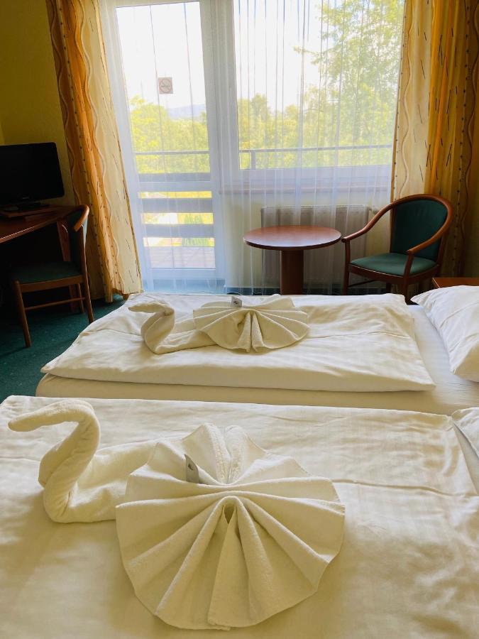 Garni Hotel Pyramida Хеб Экстерьер фото